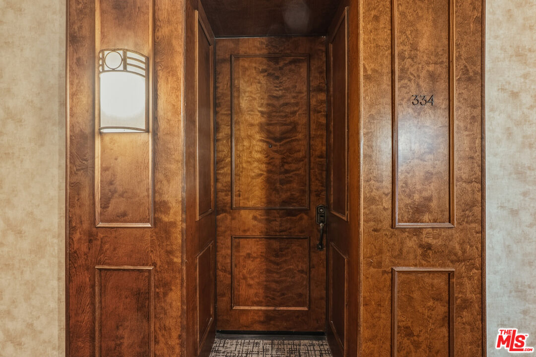 121 S Hope St Unit: 334