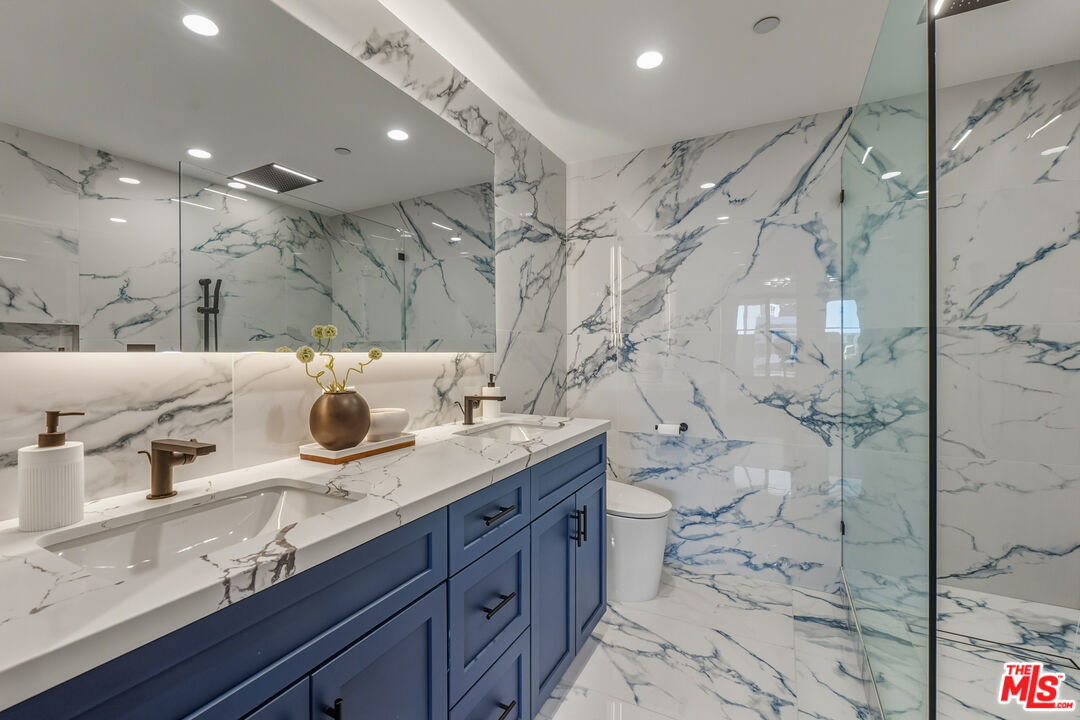 121 S Hope St Unit: 334