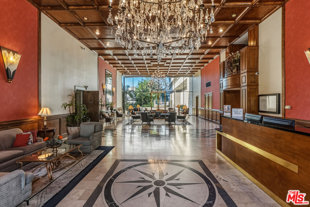 121 S Hope St Unit: 334