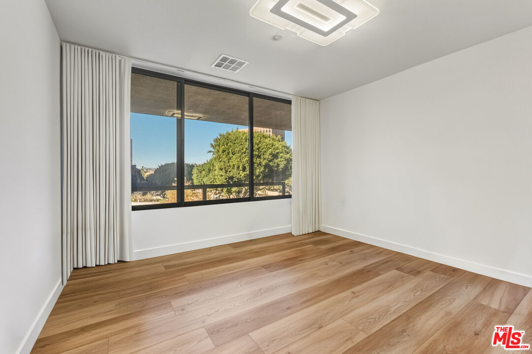 121 S Hope St Unit: 334