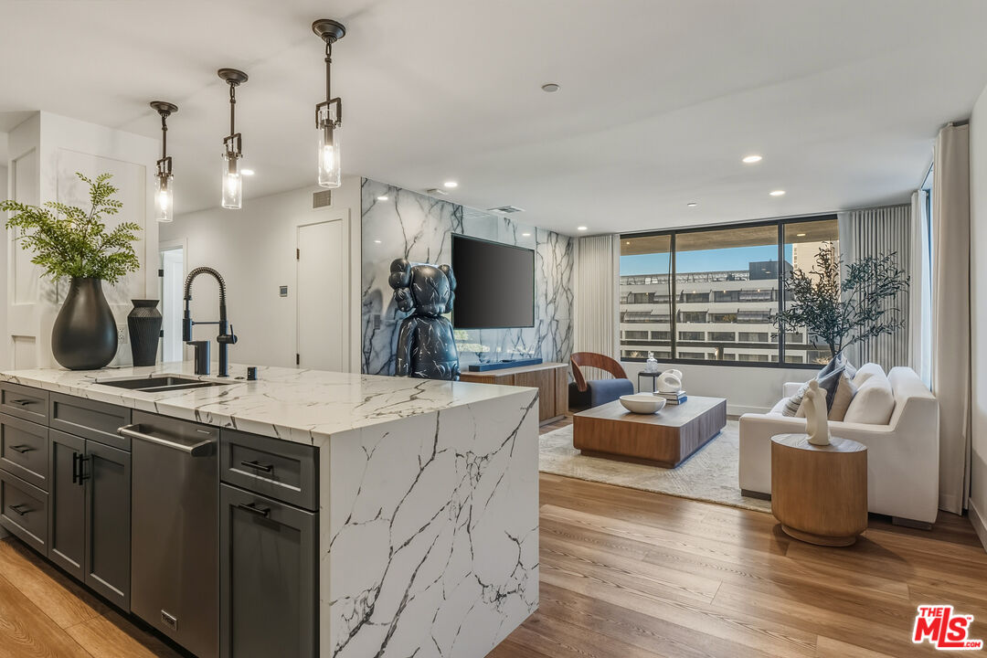 121 S Hope St Unit: 334