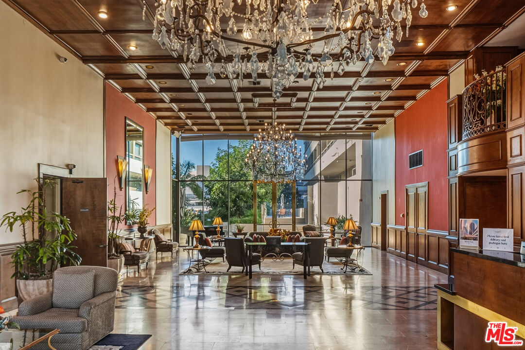 121 S Hope St Unit: 334