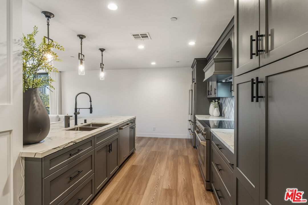 121 S Hope St Unit: 334