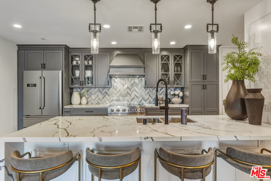 121 S Hope St Unit: 334