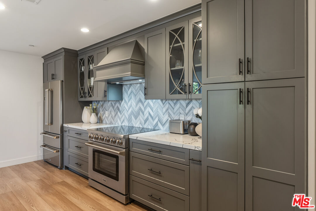 121 S Hope St Unit: 334