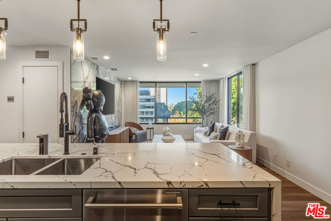 121 S Hope St Unit: 334