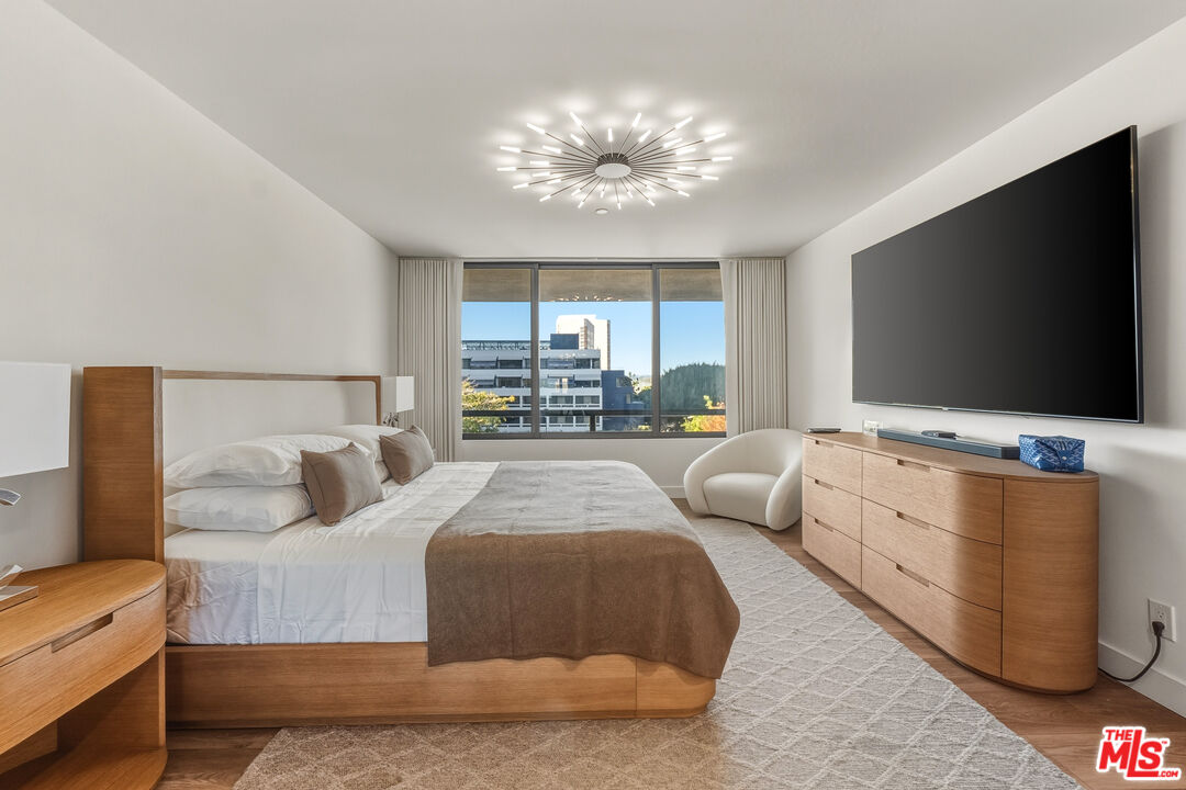 121 S Hope St Unit: 334