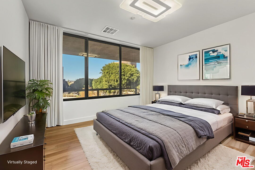 121 S Hope St Unit: 334