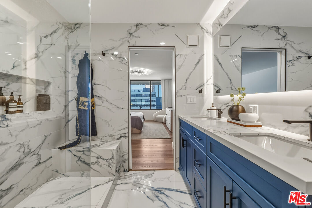 121 S Hope St Unit: 334