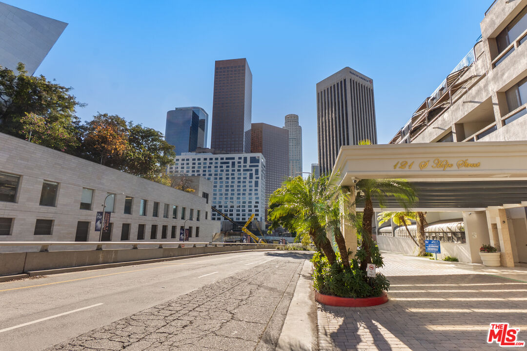 121 S Hope St Unit: 334