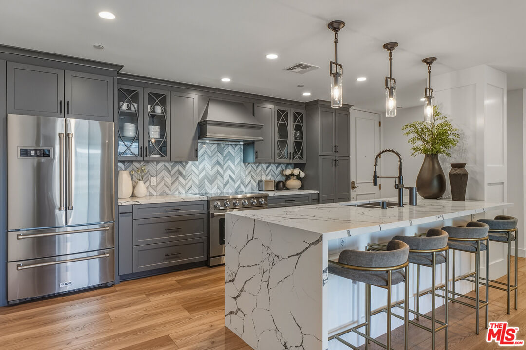 121 S Hope St Unit: 334