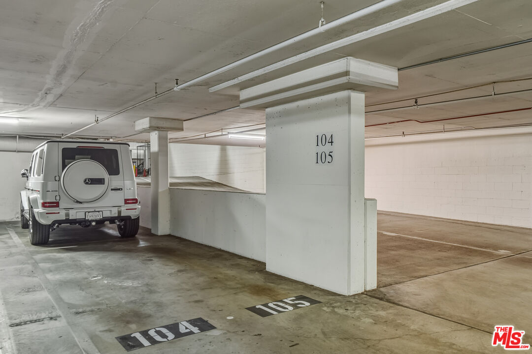 121 S Hope St Unit: 334