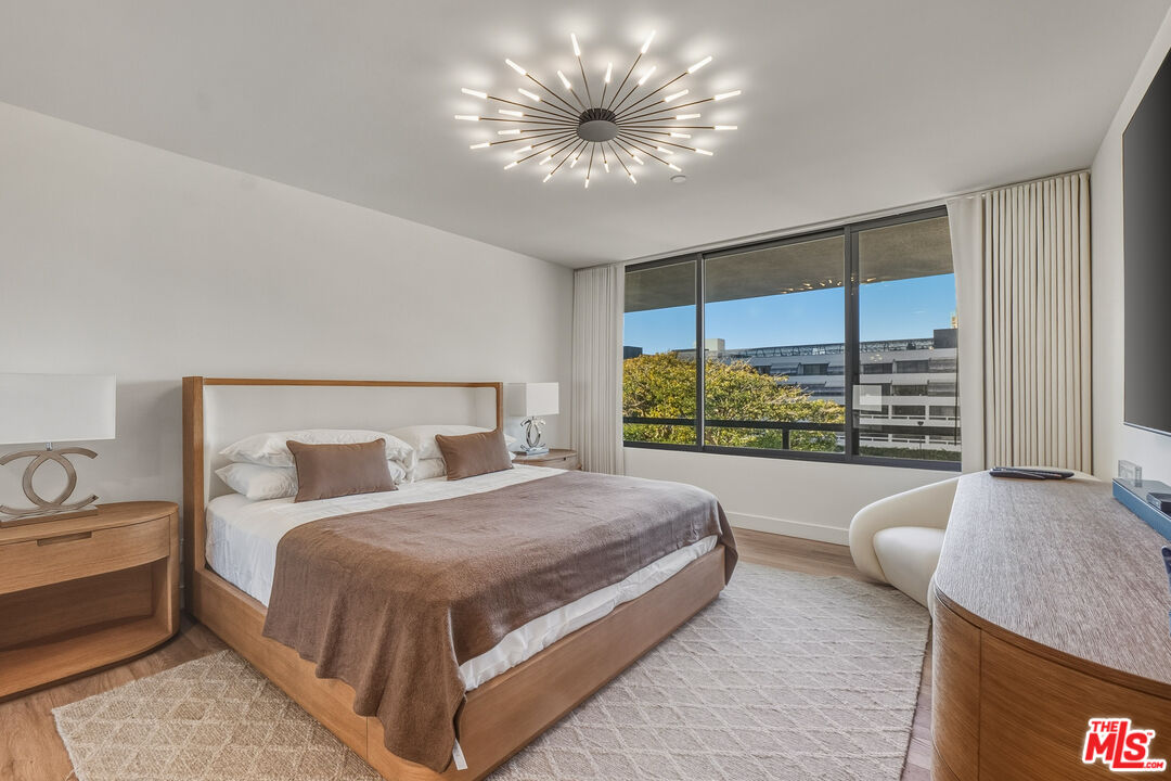 121 S Hope St Unit: 334