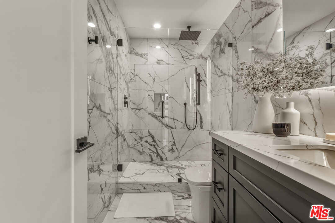 121 S Hope St Unit: 334