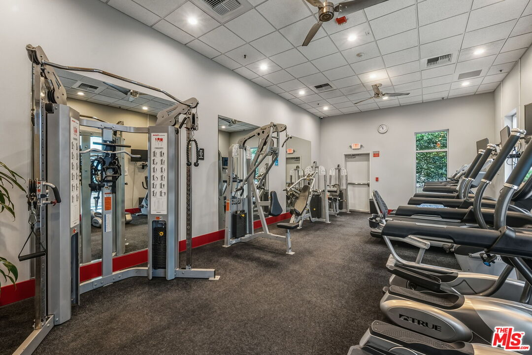 645 W 9th St Unit: 712