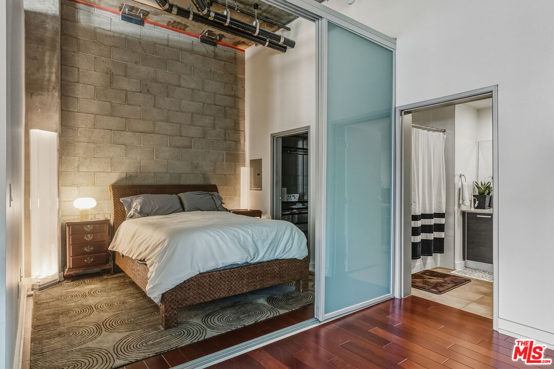 645 W 9th St Unit: 712