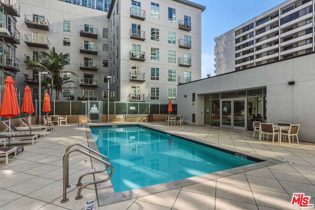 645 W 9th St Unit: 712