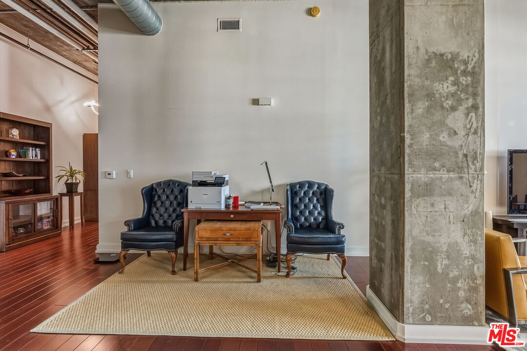 645 W 9th St Unit: 712