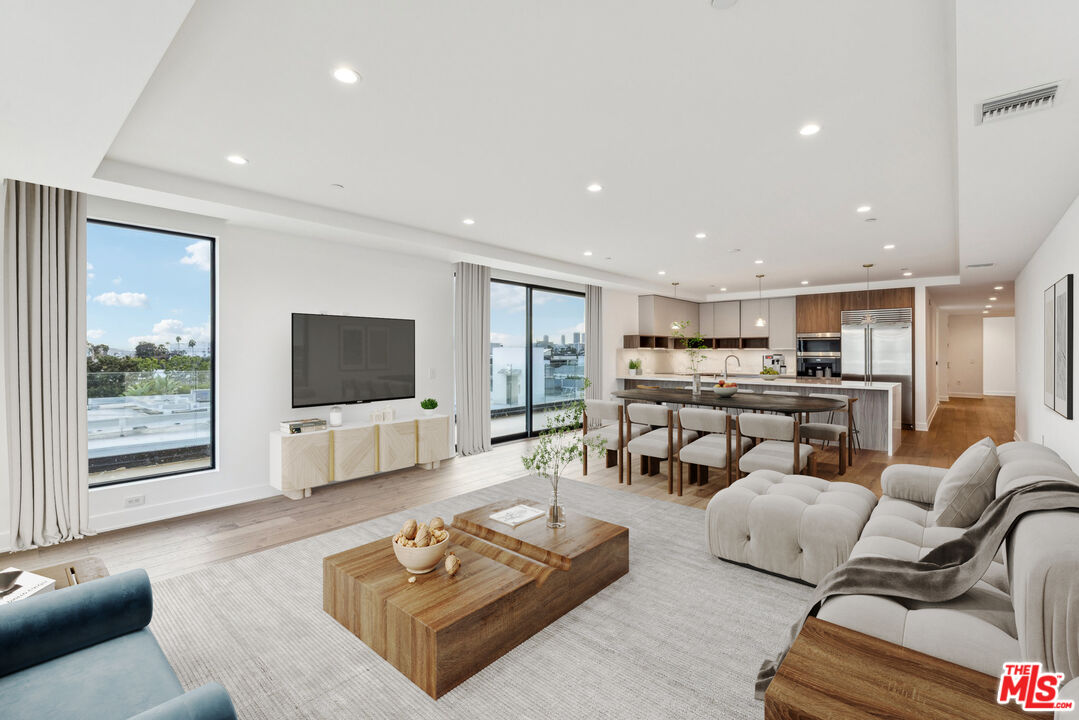 725 N Croft Ave Unit: 110