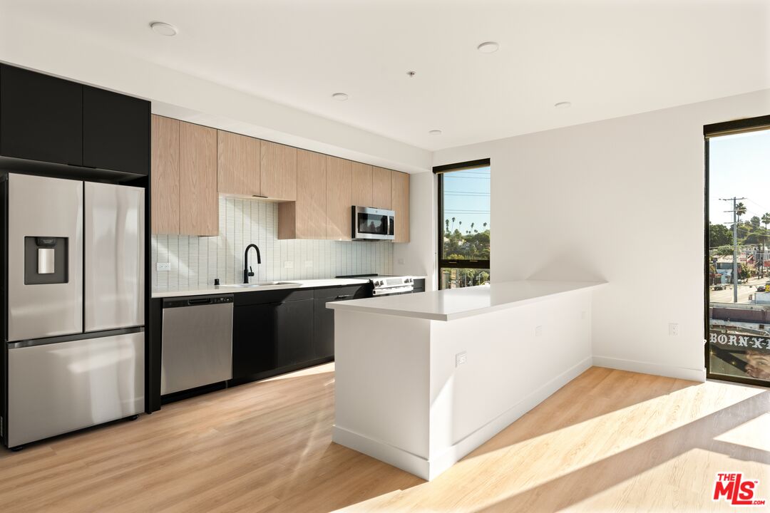 3004 W Sunset Blvd Unit: 519