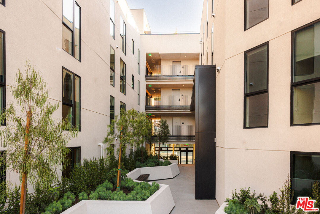 3004 W Sunset Blvd Unit: 519