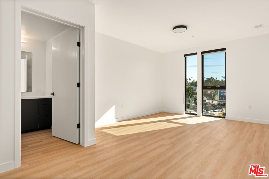 3004 W Sunset Blvd Unit: 519