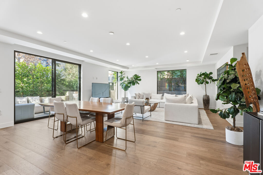 725 N Croft Ave Unit: 109