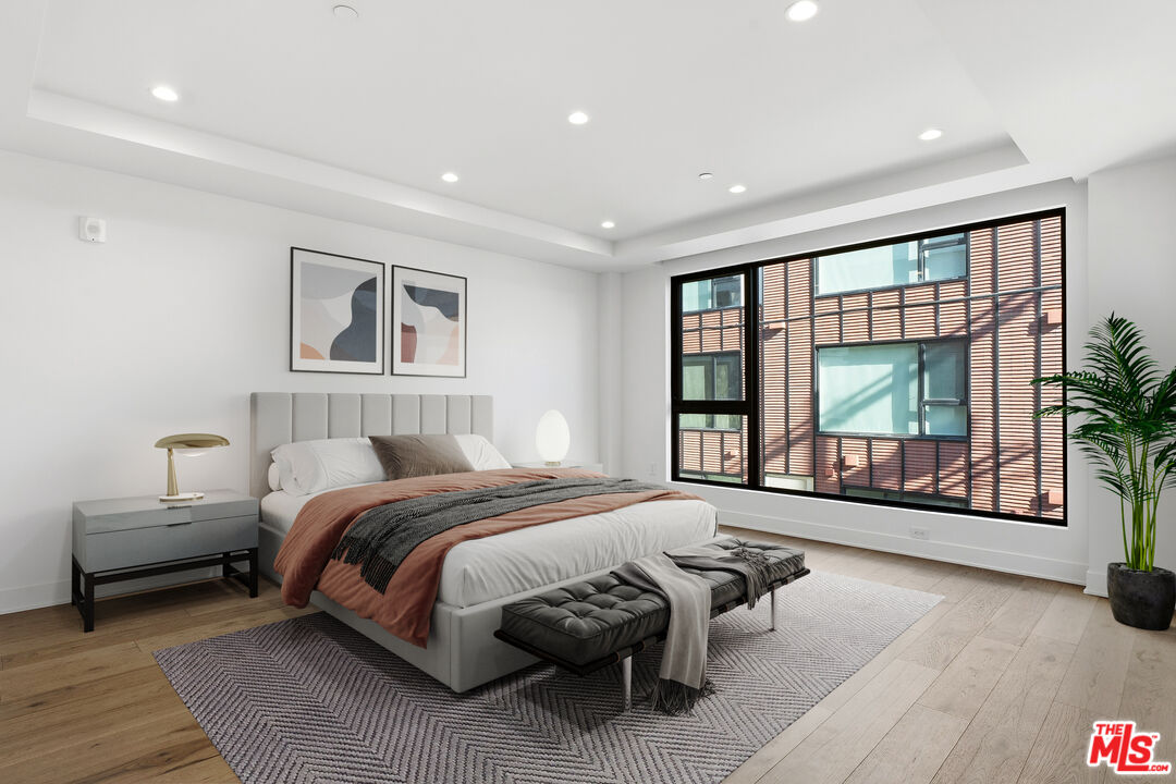 725 N Croft Ave Unit: 109