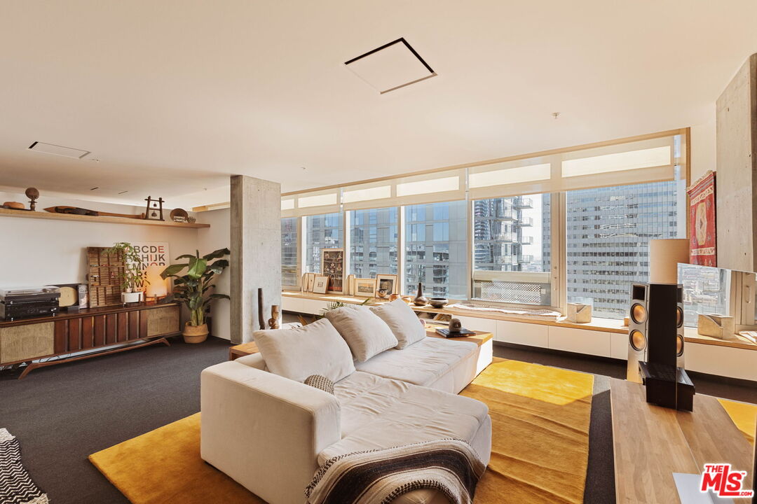 1155 S Grand Ave Unit: 2107