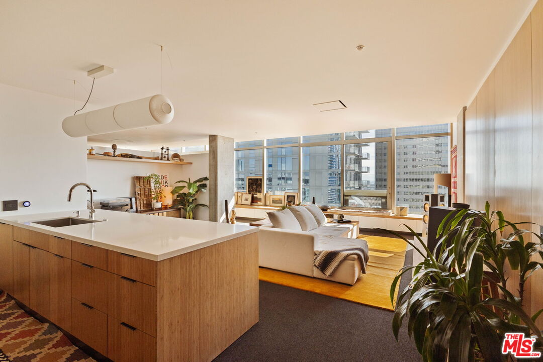 1155 S Grand Ave Unit: 2107