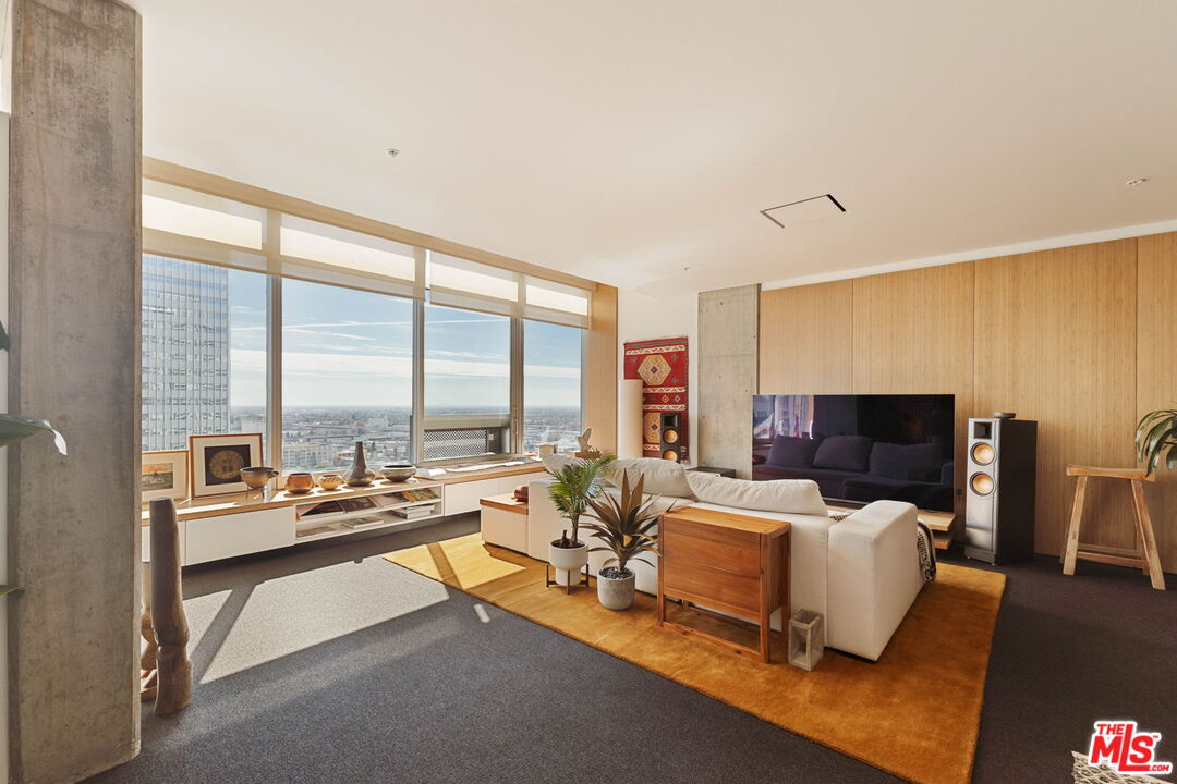 1155 S Grand Ave Unit: 2107