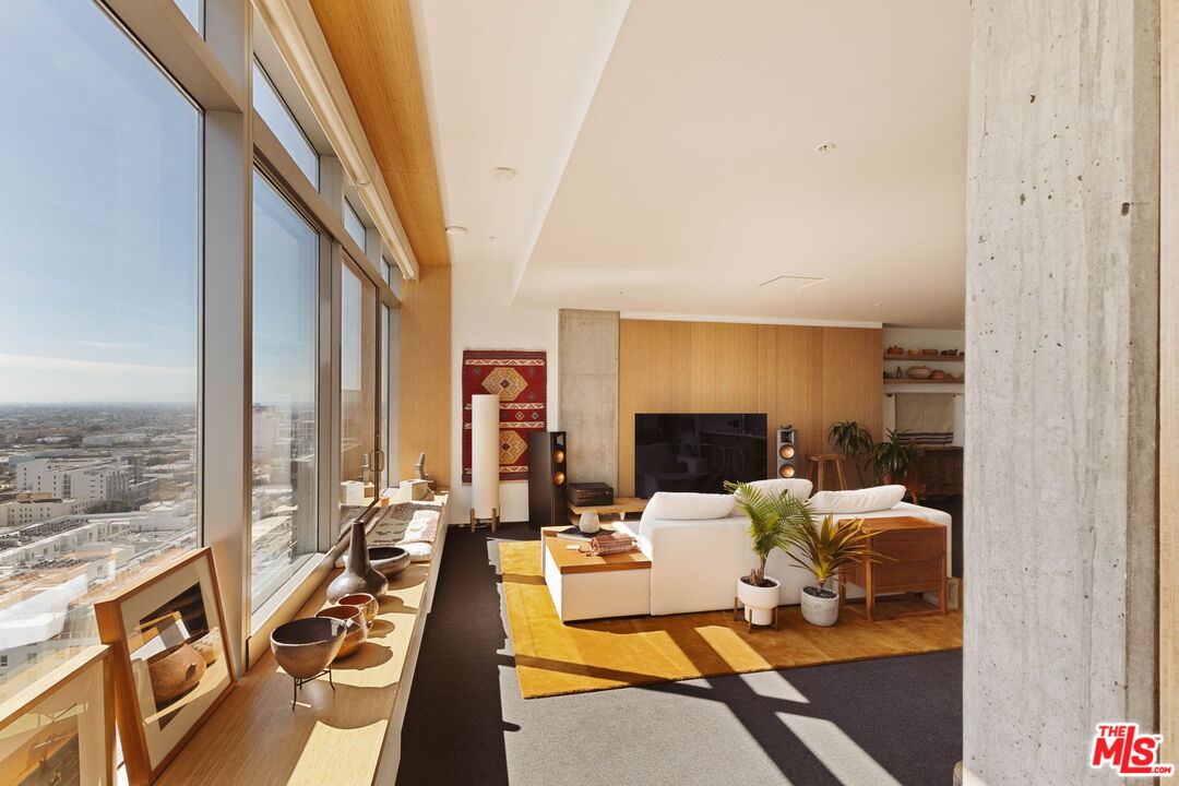 1155 S Grand Ave Unit: 2107