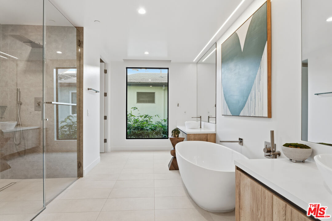 725 N Croft Ave Unit: 308