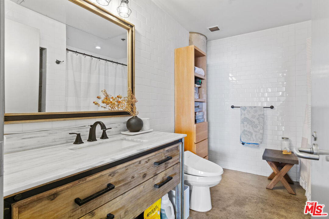 1855 Industrial St Unit: 608