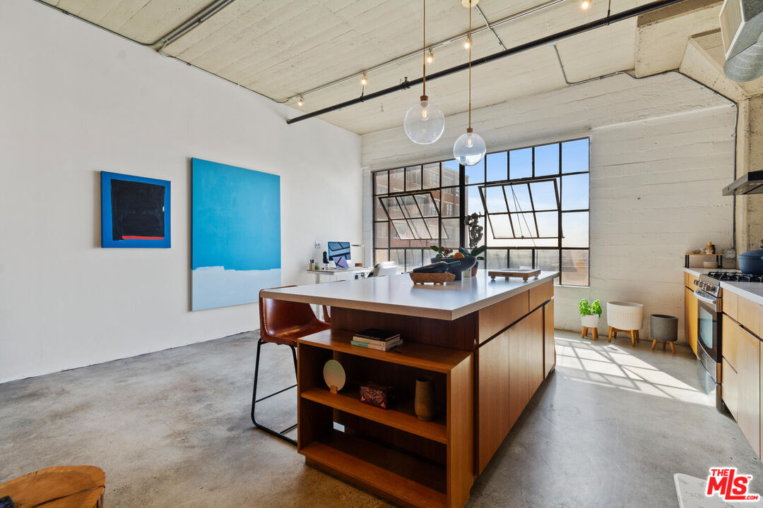 1855 Industrial St Unit: 608