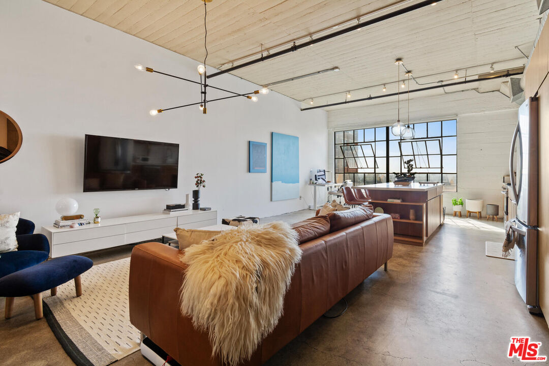 1855 Industrial St Unit: 608