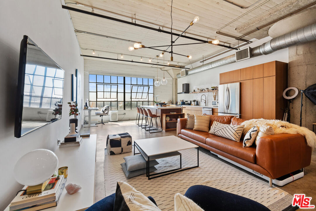 1855 Industrial St Unit: 608