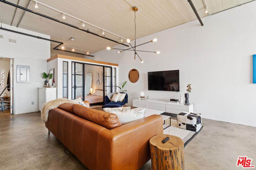 1855 Industrial St Unit: 608