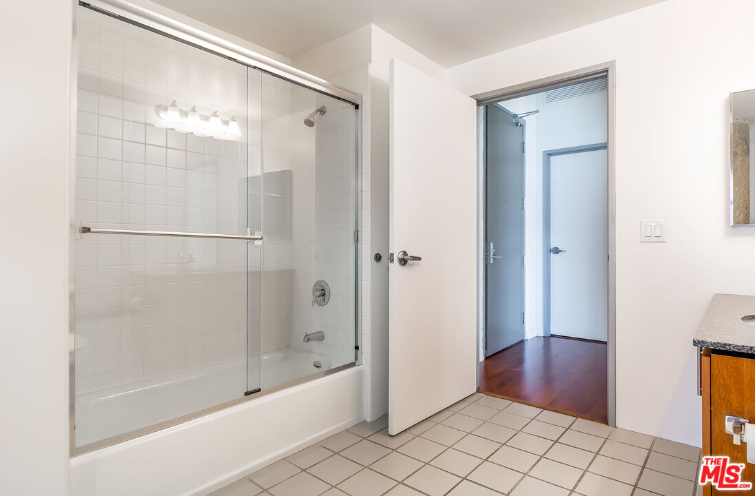 330 W 11th St Unit: 406