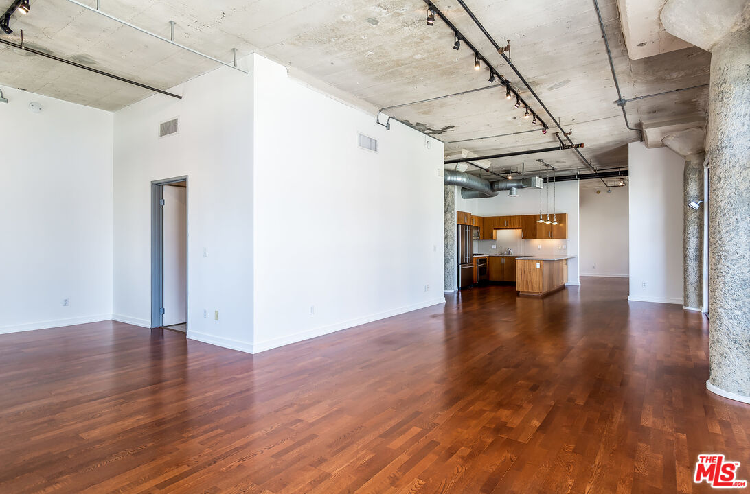 330 W 11th St Unit: 406