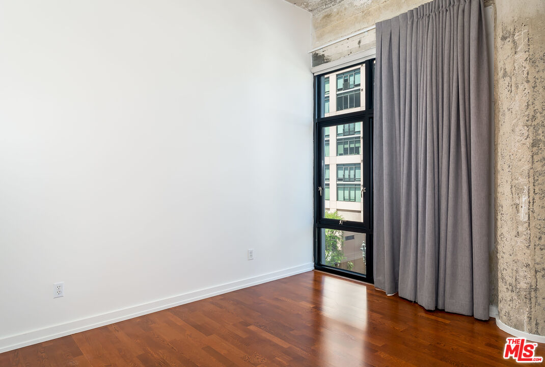 330 W 11th St Unit: 406