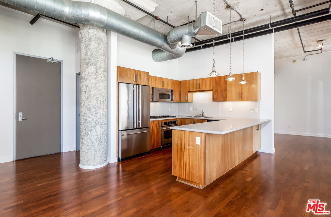330 W 11th St Unit: 406