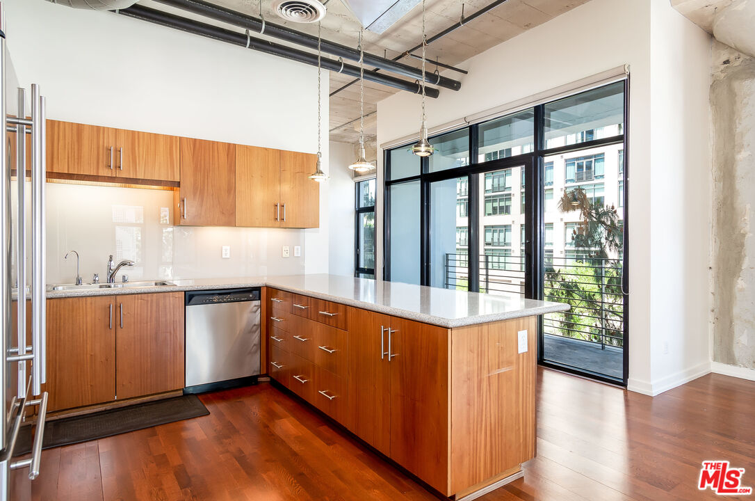 330 W 11th St Unit: 406