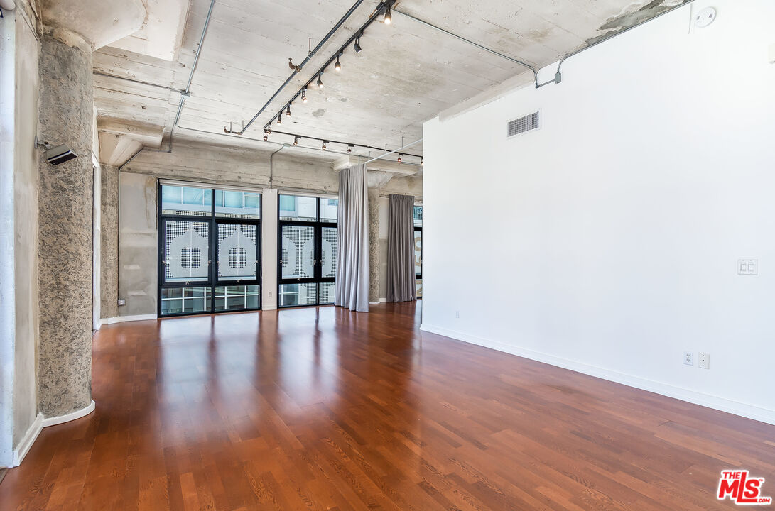 330 W 11th St Unit: 406