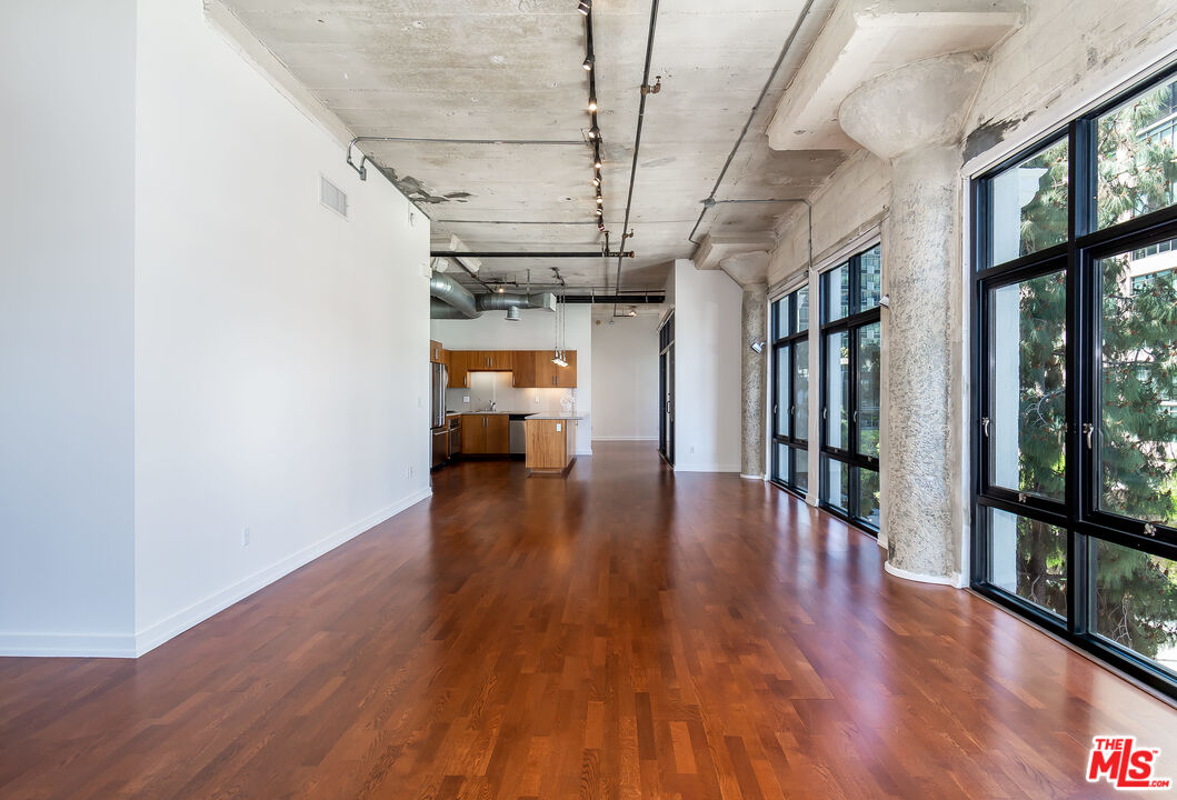 330 W 11th St Unit: 406