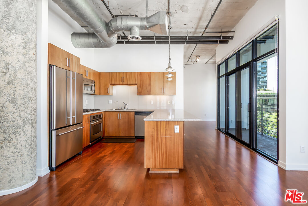 330 W 11th St Unit: 406