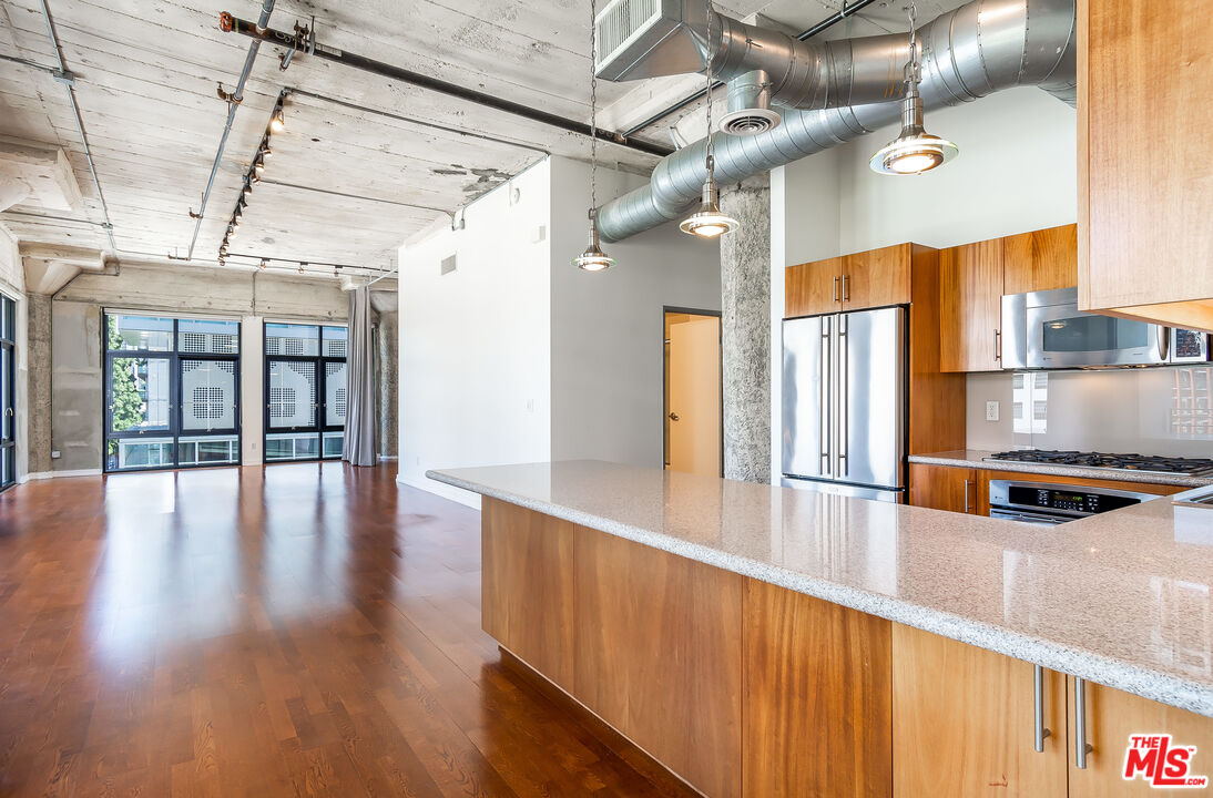 330 W 11th St Unit: 406