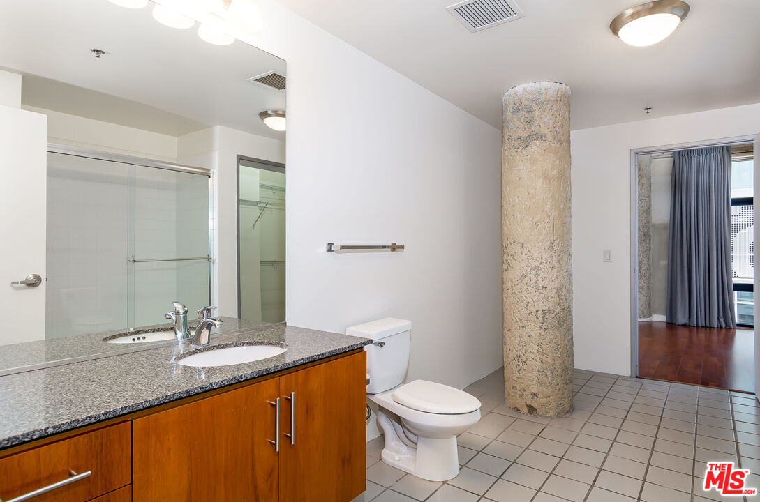 330 W 11th St Unit: 406