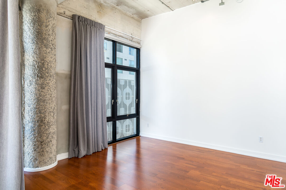 330 W 11th St Unit: 406
