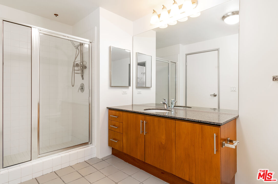 330 W 11th St Unit: 406